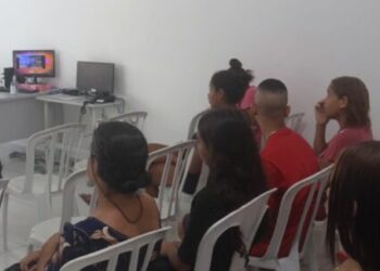 CAPS-AD aborda sobre prevenção de álcool e drogas na adolescência para jovens do Cras Sul