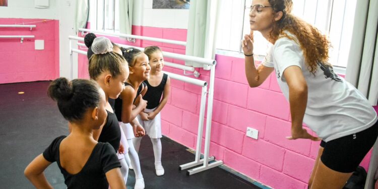 Mais de 1500 alunos voltam às aulas nos polos culturais de Bertioga