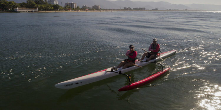 Tradição, paixão e acessibilidade inspiram atletas da canoagem em Bertioga