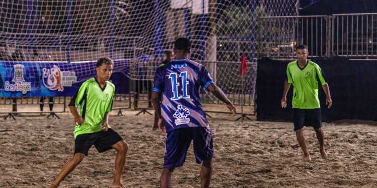 Beach soccer abre Copa Agita Bertioga de Verão com 61 times