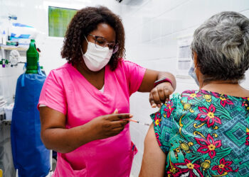 Veja onde se vacinar com a dose de reforço do imunizante bivalente contra Covid-19 em Bertioga