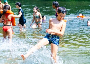 Primeira semana do curso de férias promove uma jornada educativa às margens do Rio Jaguareguava