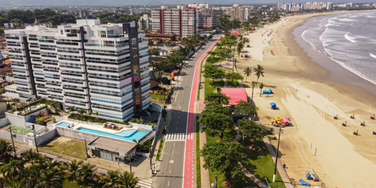 Virada de ano é marcada por tranquilidade e diversão em Bertioga