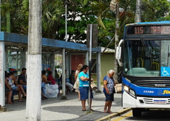 Prefeitura disponibiliza mais ônibus para quem vai prestar concurso público nos dias 14 e 28