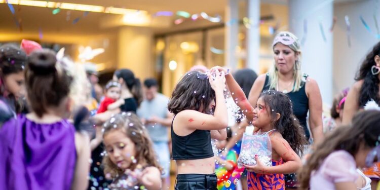 Espuma Folia é atração especial de Carnaval no Serramar Shopping