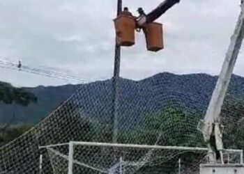Prefeitura de Caraguatatuba reforma campo de futebol do Jetuba