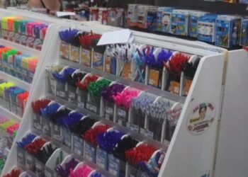 Procon de Caraguatatuba destaca importância da pesquisa na compra do material escolar