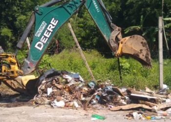 Prefeitura de Caraguatatuba realiza nivelamento de ruas no bairro Morada do Mar