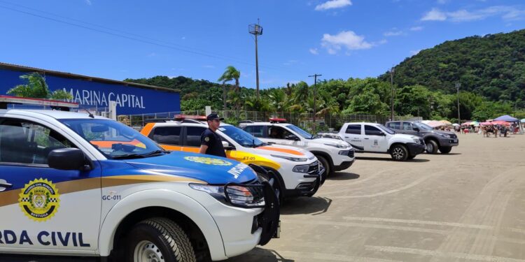 Operação Jet reforça segurança nas praias de Bertioga