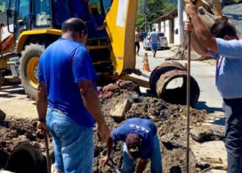 Prefeitura prossegue com obra da nova linha de drenagem na Rua Nossa Senhora Aparecida, no Perequê-Mirim