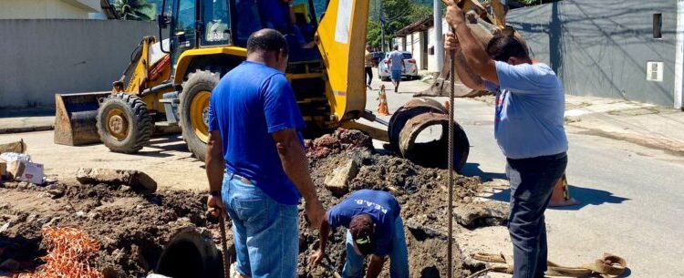 Prefeitura prossegue com obra da nova linha de drenagem na Rua Nossa Senhora Aparecida, no Perequê-Mirim
