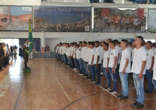 Jovens de Caraguá nascidos em 2006 podem se alistar nas Forças Armadas online ou presencialmente