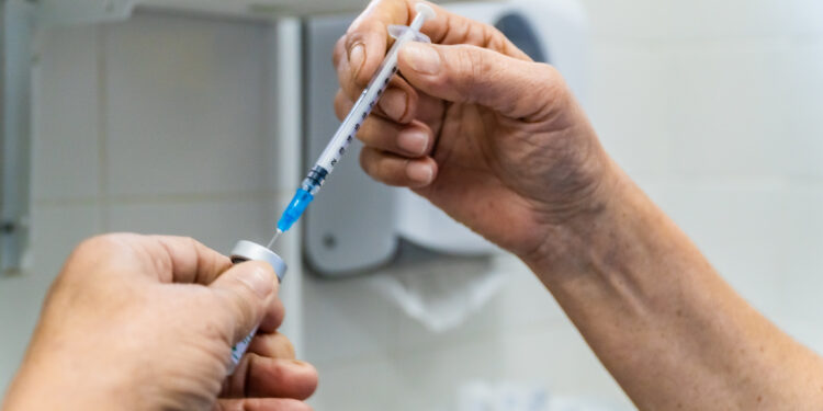 Prefeitura de Bertioga segue aplicando imunizante contra a Covid-19