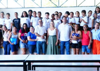 Após escolha dos pais, Prefeitura inicia entrega de uniformes para estudantes da rede pública municipal