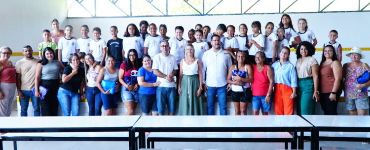 Após escolha dos pais, Prefeitura inicia entrega de uniformes para estudantes da rede pública municipal