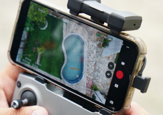 Prefeitura de Caraguatatuba traça estratégias de fiscalização e uso de drones contra dengue em imóveis fechados