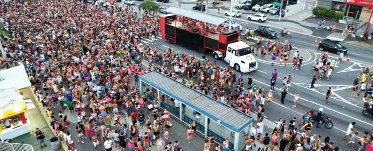 Carnaval em Caraguatatuba supera expectativas e reúne mais de 400 mil pessoas