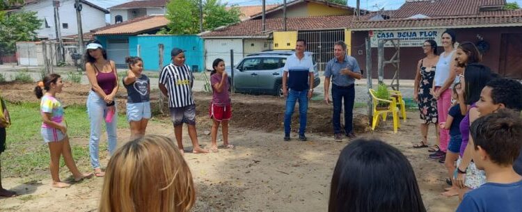 Prefeitura de Caraguatatuba e Casa Beija Flor realizam horta comunitária