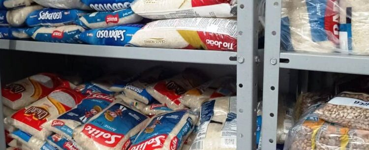 Fundo Social entrega alimentos arrecadados no Bloco da Solidariedade às instituições sociais