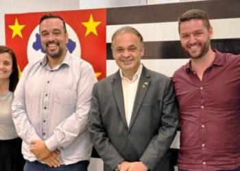 Equipe da Secretaria de Turismo de Caraguatatuba se reúne com representantes do Estado em prol de melhorias na área