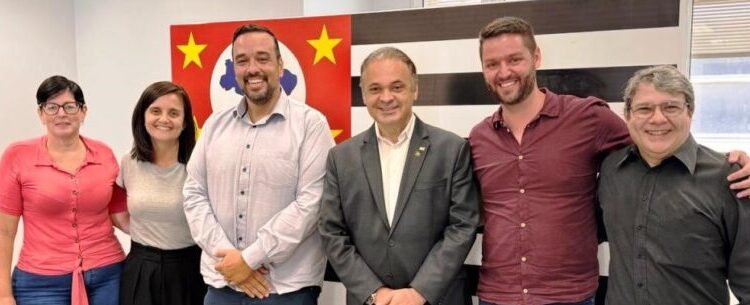 Equipe da Secretaria de Turismo de Caraguatatuba se reúne com representantes do Estado em prol de melhorias na área