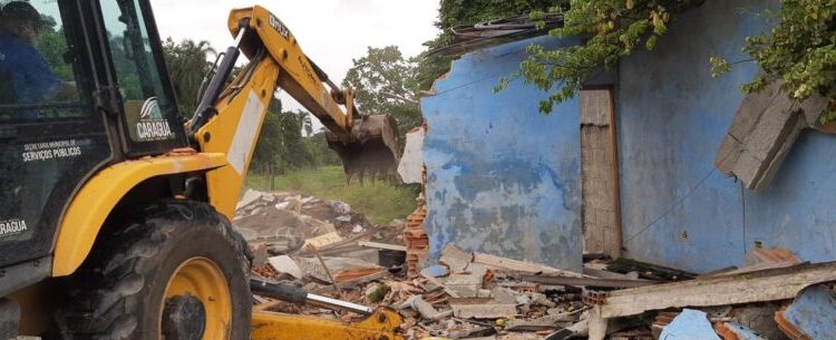 Prefeitura de Caraguatatuba demole obra irregular em Área de Preservação Permanente no Travessão