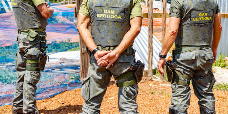 DOA de Bertioga realiza apreensão de materiais de construção em áreas de preservação