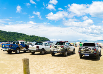 Equipes do DOA realizam apreensões em fiscalização nas praias no carnaval