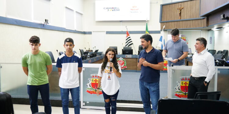 Representantes de unidades escolares participam de encontro para lançamento da Câmara Jovem 2024
