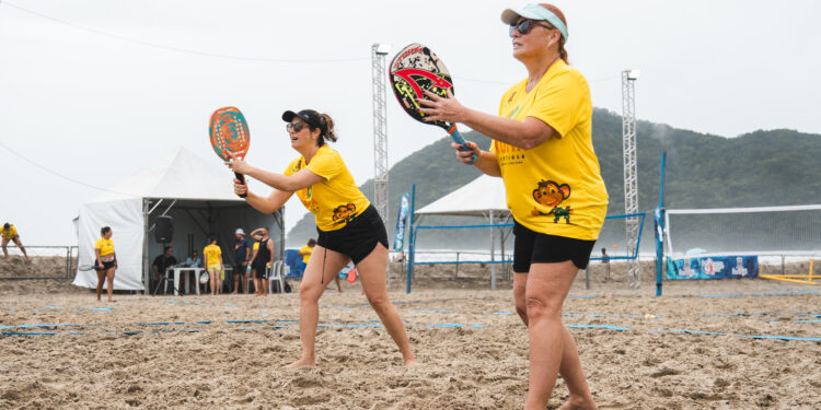 Bertioga tem vagas para aulas gratuitas de beach tennis