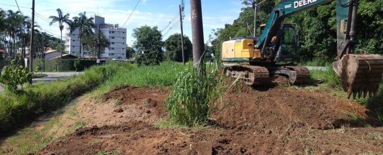 Região Norte recebe força tarefa de limpeza e desassoreamento de valas de drenagem