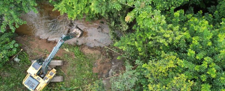 Prefeitura inicia desobstrução do Rio Capricórnio em caráter de urgência