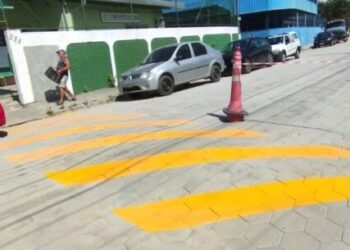 Prefeitura demarca lombadas próximas de unidades escolares no Morro do Algodão