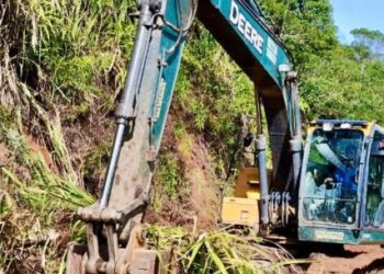 Estrada do Poço das Antas recebe serviços contra erosão