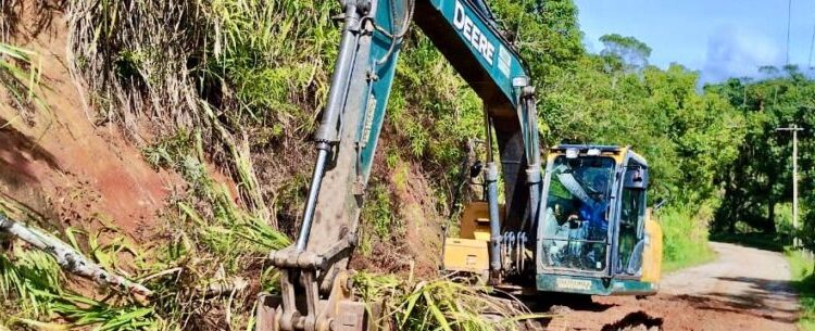 Estrada do Poço das Antas recebe serviços contra erosão