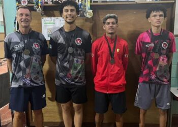 Torneio interno movimenta escolinha de tênis de mesa em Bertioga