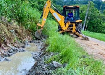 Rio Claro e Poço das Antas recebem serviços de limpeza e desassoreamento de valas