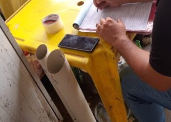 Operação conjunta em ferros velhos de Caraguatatuba visa regularização do comércio e combate ao Aedes Aegypti