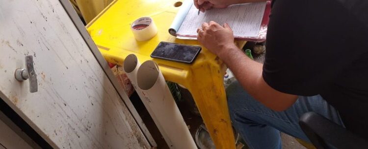 Operação conjunta em ferros velhos de Caraguatatuba visa regularização do comércio e combate ao Aedes Aegypti