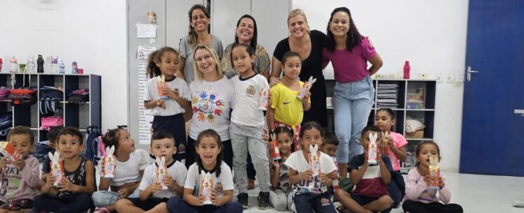 Prefeitura realiza tradicional entrega dos “Coelhinhos da Páscoa” aos alunos da rede municipal