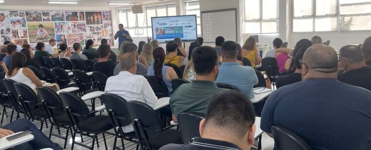 Servidores da Prefeitura de Caraguatatuba participam de reunião com foco na Nova Lei de Licitações e Contratos