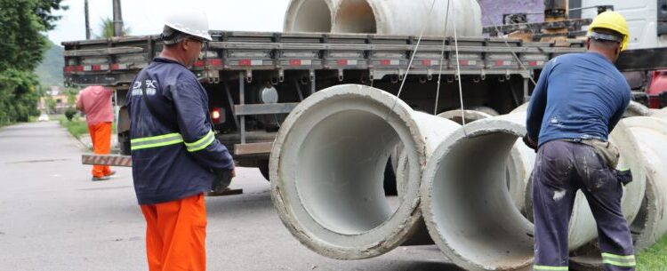 Prefeitura de Caraguatatuba inicia obras de drenagem em 13 bairros
