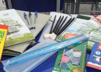 Prefeitura de Caraguatatuba inicia entrega de kit de material escolar aos alunos da rede municipal