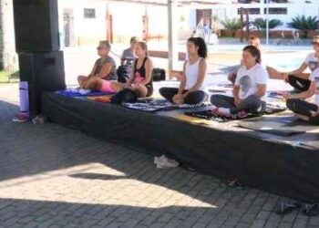 Prefeitura de Caraguatatuba está com inscrições abertas para modalidade yoga no Cemug e Ciase Travessão