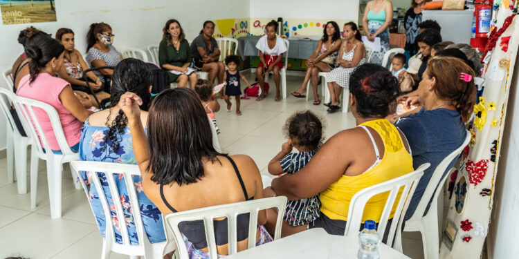 Creas de Bertioga promove rodas de conversa sobre vivências das mulheres