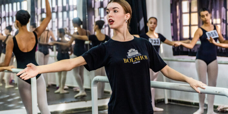 Bertioga recebe seletiva para bolsas na Escola Teatro Bolshoi Brasil; inscrições estão abertas