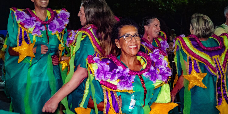 Evento gratuito da Escola de Samba Bisnetos do Cacique promove muito samba no pé e premiação para mulheres em Bertioga