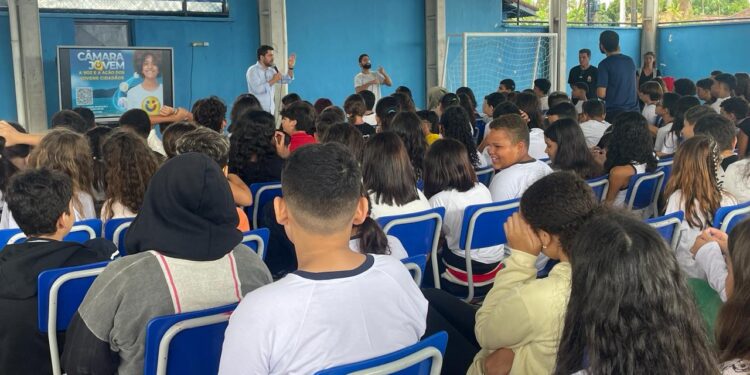 Câmara Jovem mais de três mil estudantes acompanham apresentação do programa nas escolas
