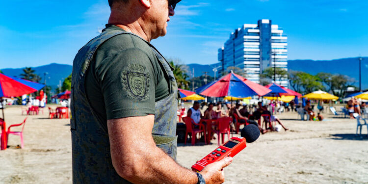 Equipes do DOA realizam apreensões e fiscalização em Bertioga