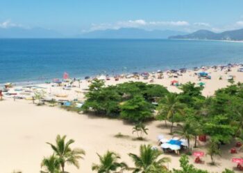 Prefeitura de Caraguatatuba adere à ação de limpeza da praia realizada pela MAPEC